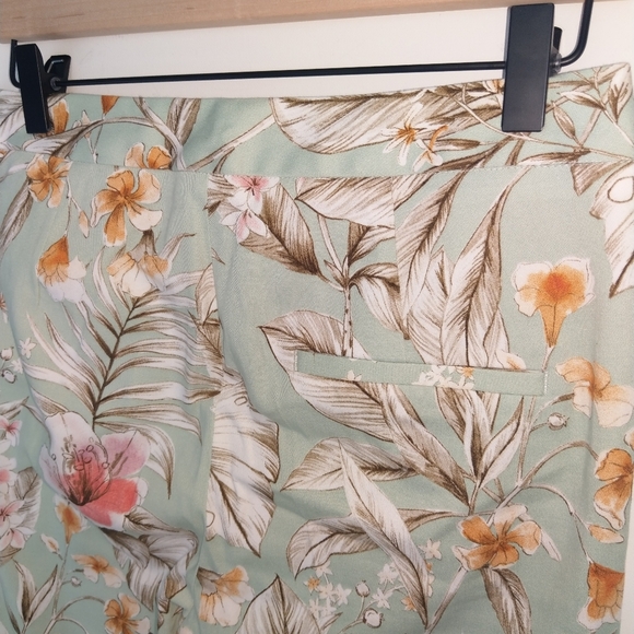 Zara Basic Floral Pants, Size M, NWT - Picture 4 of 11